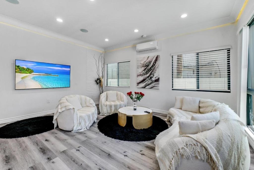 Luxury 2 Bedroom Villa Χάντινγκτον Μπιτς Εξωτερικό φωτογραφία