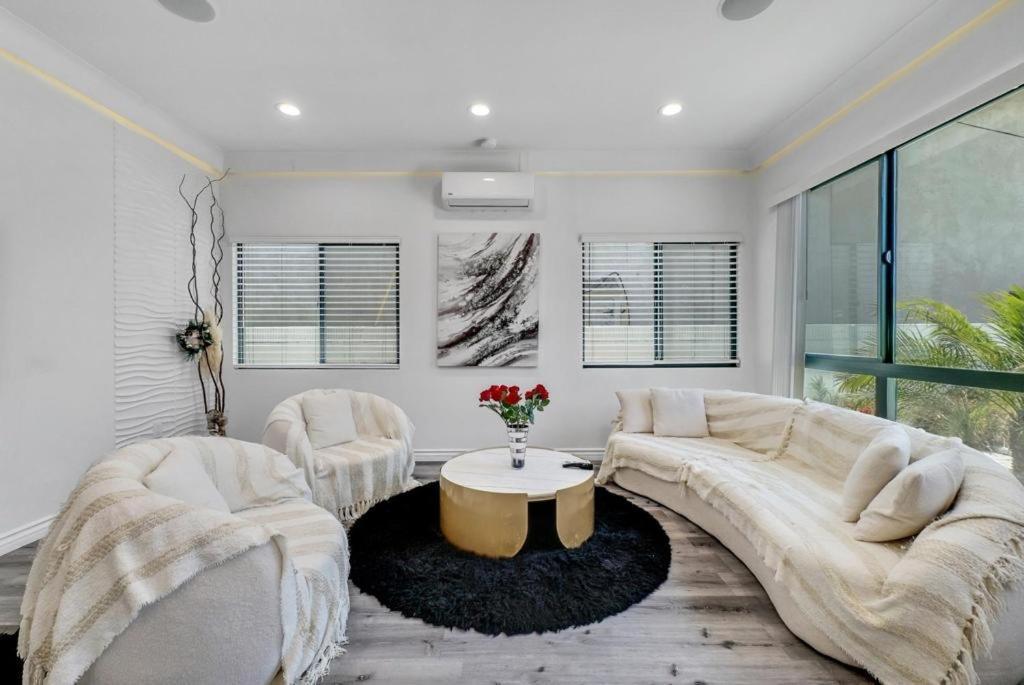 Luxury 2 Bedroom Villa Χάντινγκτον Μπιτς Εξωτερικό φωτογραφία
